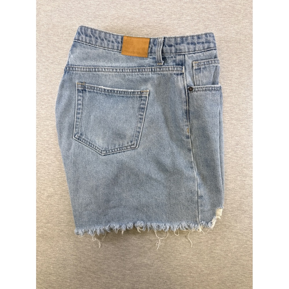 Simple Society Light Wash High Waisted Raw Hem Denim Jean Shorts WomenSize 11/30